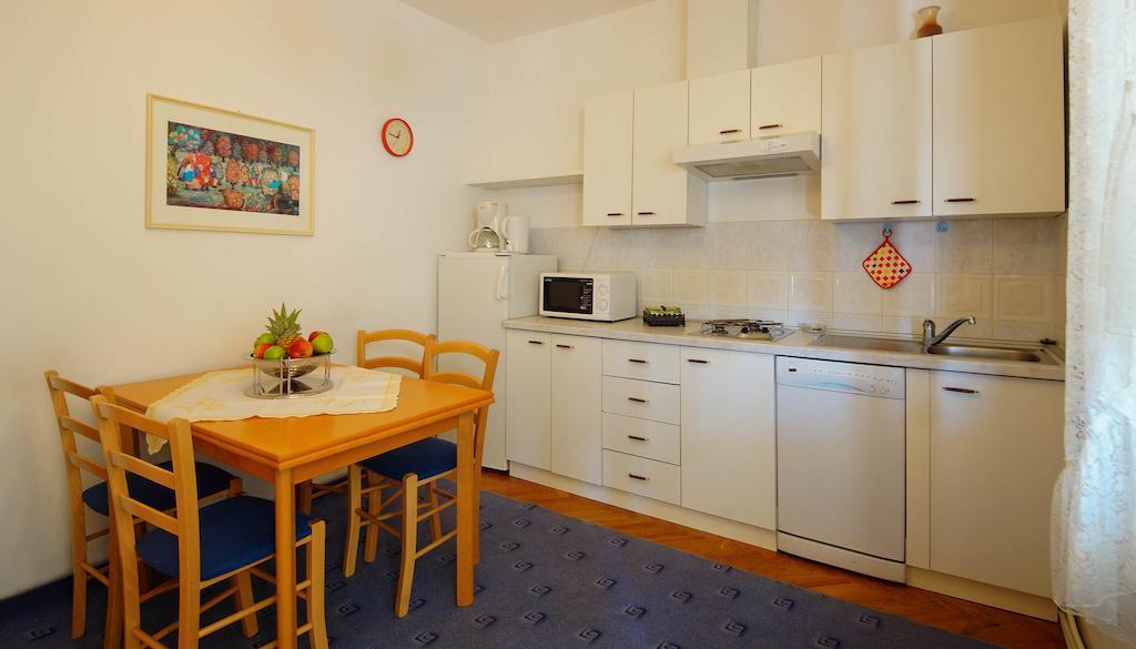 Apartments Lina Novi Vinodolski Room photo