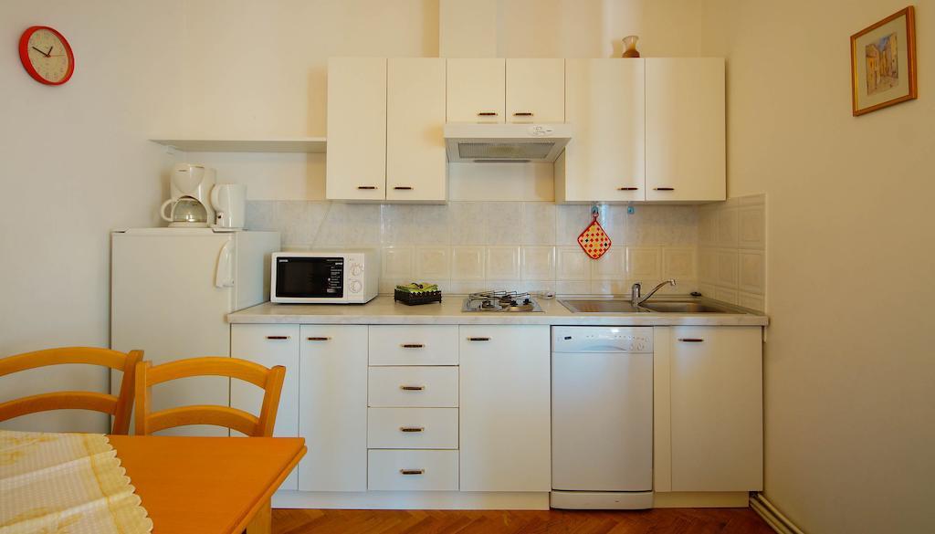 Apartments Lina Novi Vinodolski Room photo