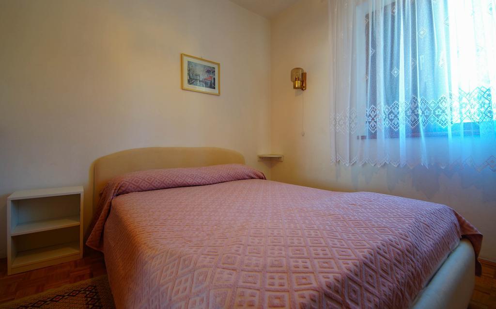 Apartments Lina Novi Vinodolski Room photo