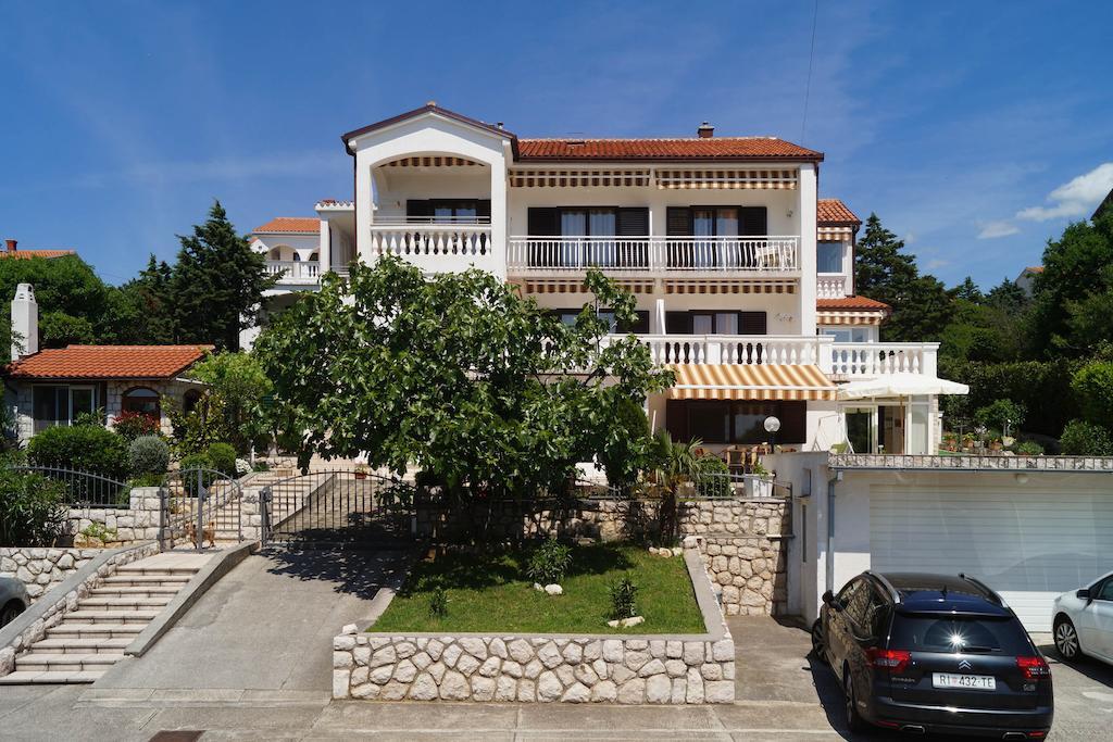Apartments Lina Novi Vinodolski Exterior photo