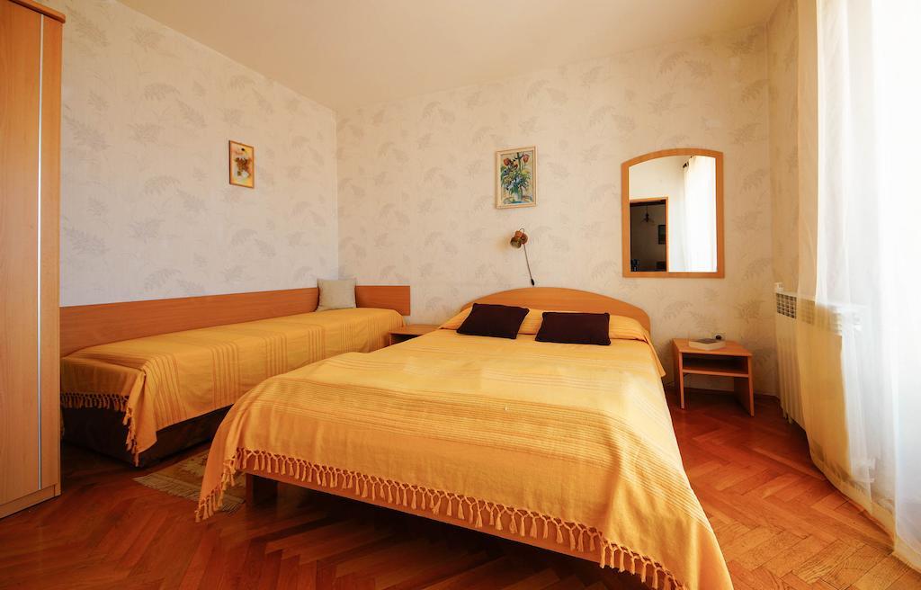 Apartments Lina Novi Vinodolski Room photo