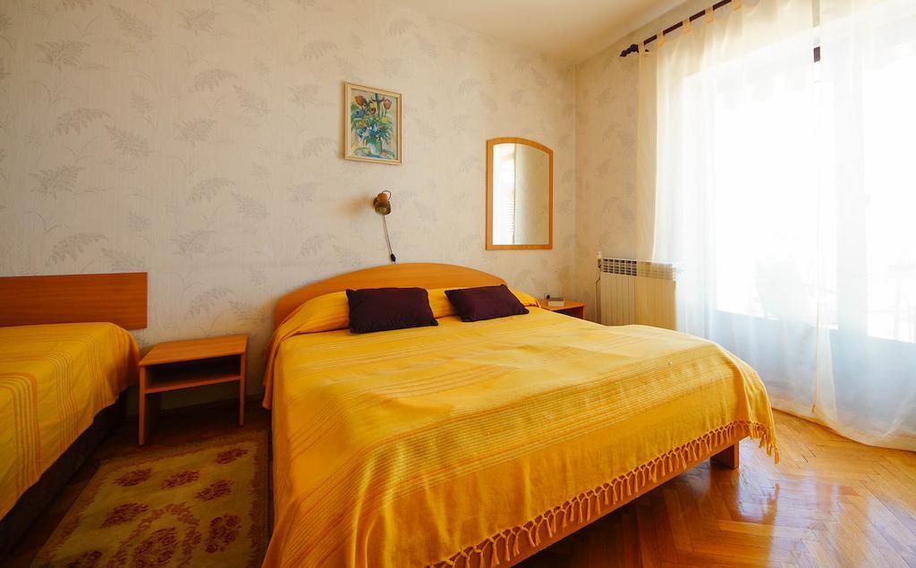 Apartments Lina Novi Vinodolski Room photo